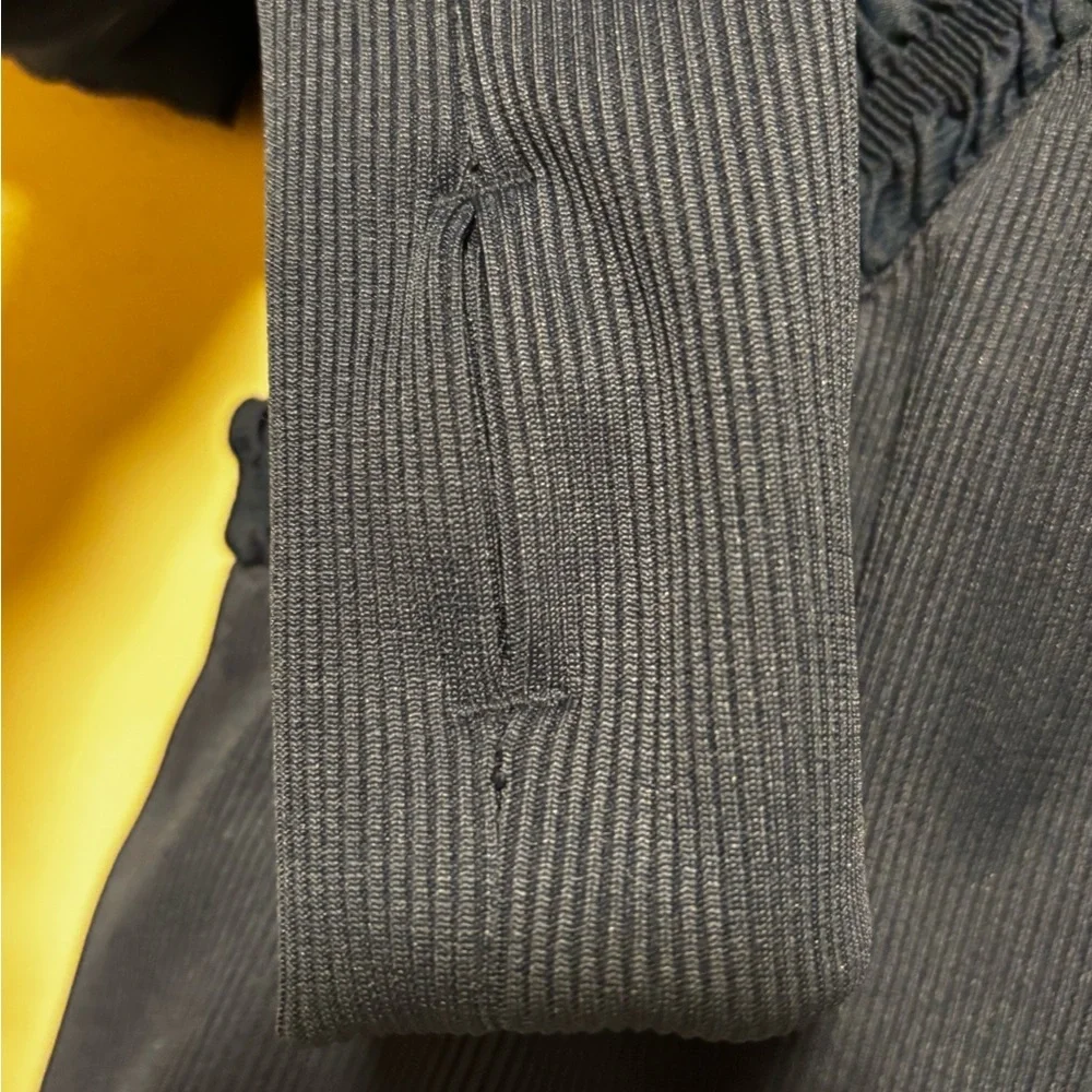 Lulu Lemon Navy reversible Jacket medium - Picture 4 of 8